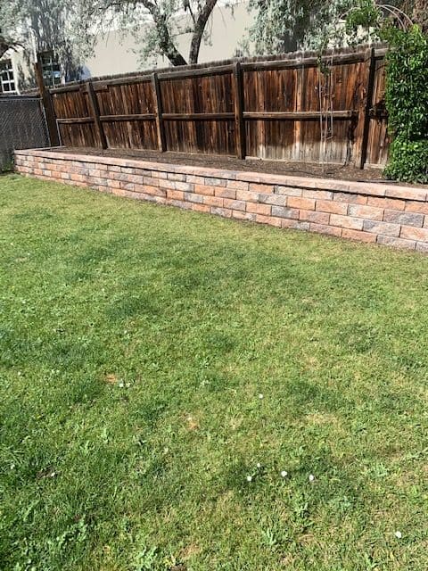 Paver retaining wall with planting area